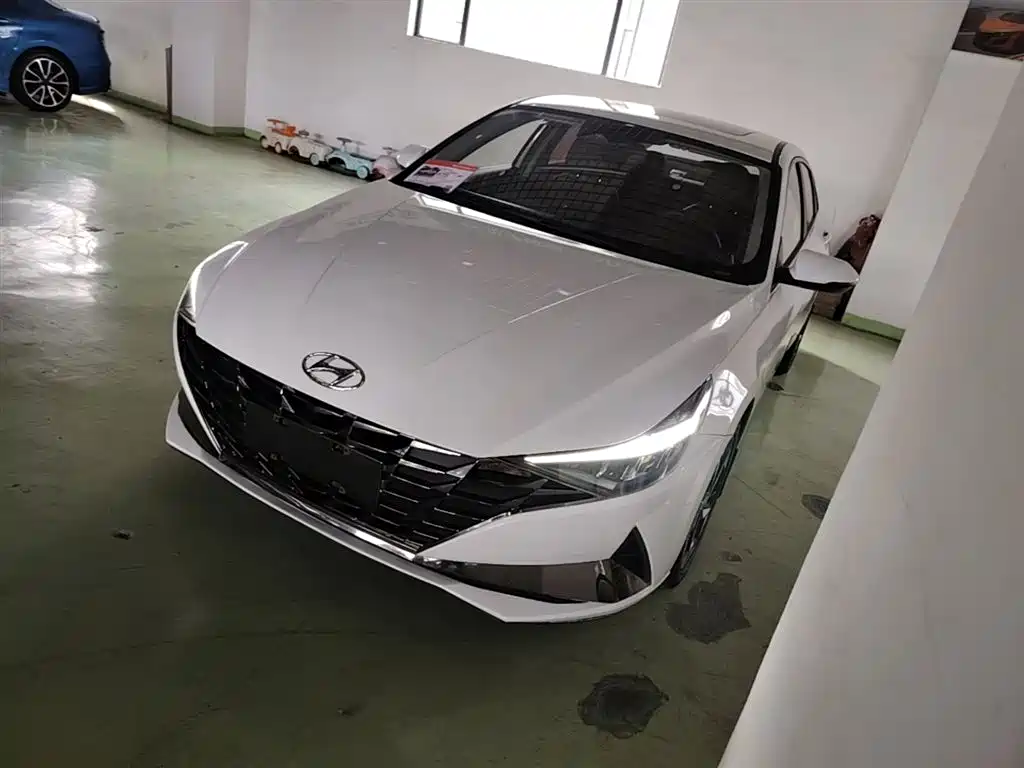 Hyundai Elantra 2021 1.5L CVT LUX Premium Edition