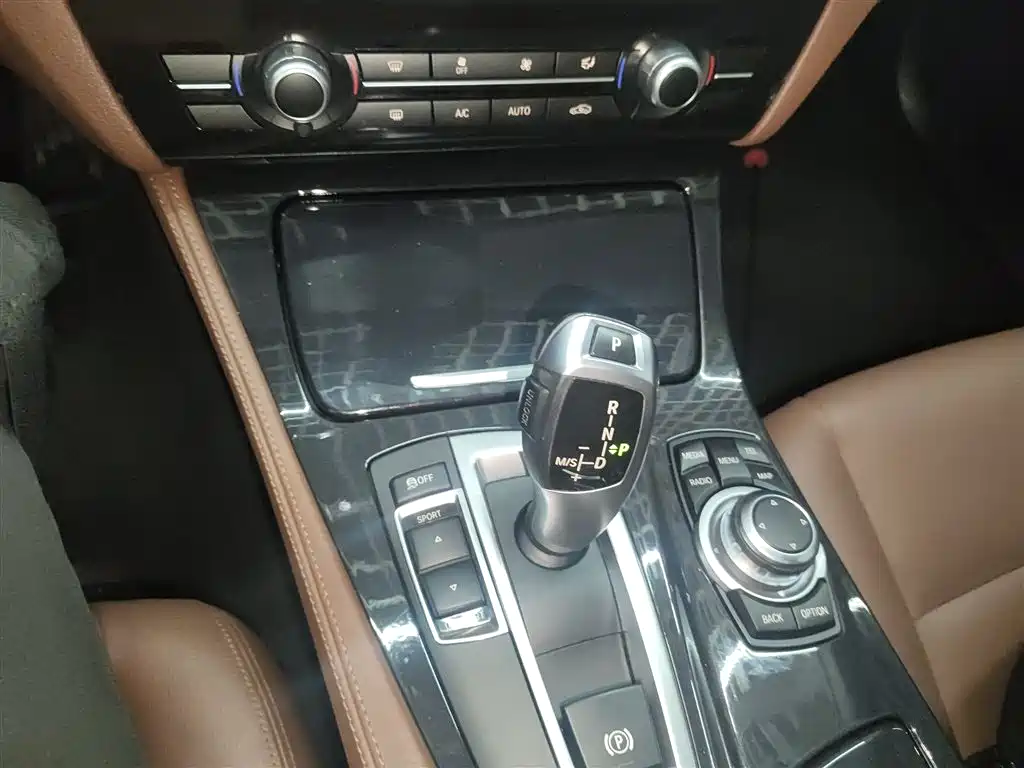 BMW 5 Series 2014 520Li Elegance фото 14