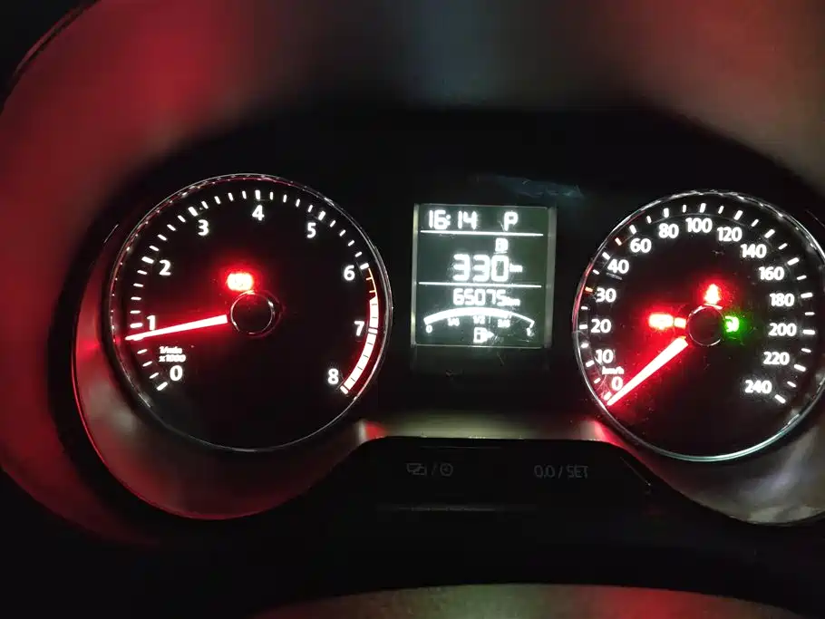 Volkswagen Polo 2016 1.6L Automatic Comfort фото 14