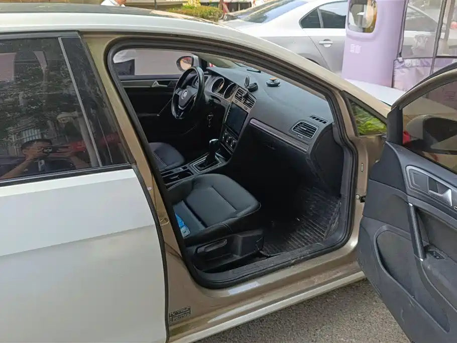 Volkswagen Golf 2016 1.6L Automatic Comfort фото 8