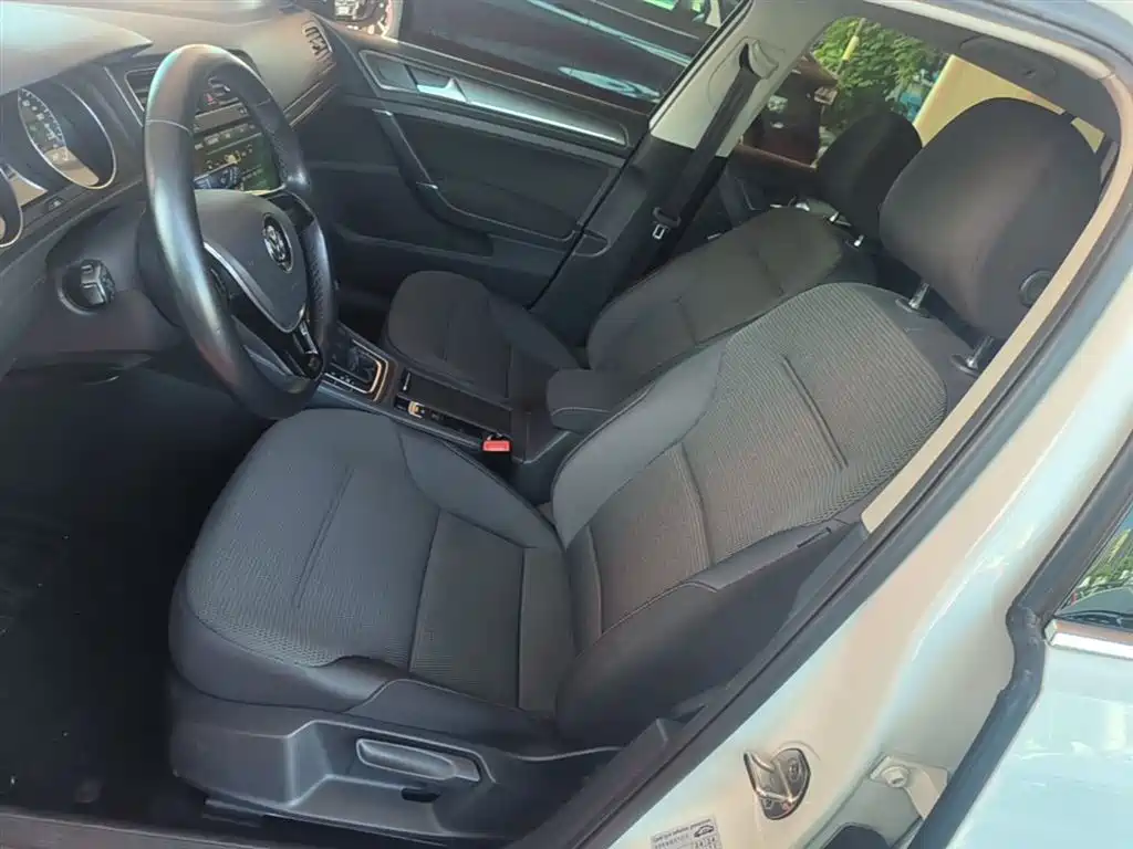 Volkswagen Golf 2016 230TSI Automatic Comfort фото 15