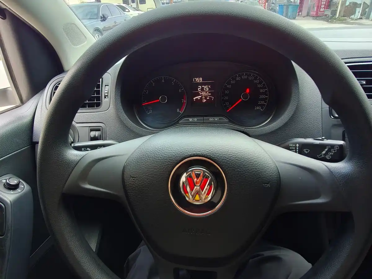 Volkswagen Polo 2016 1.4L Manual Trend фото 7