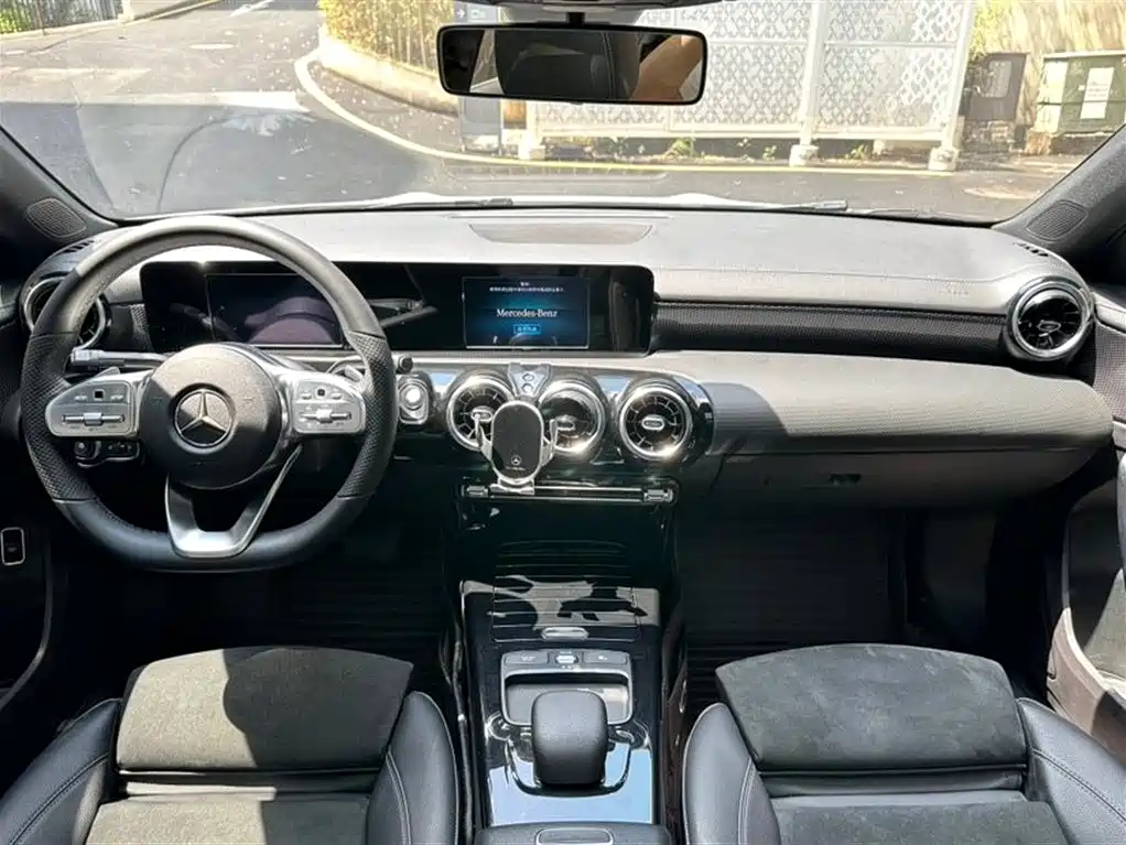 Mercedes-Benz A-Class 2019 A 180 L Sport Sedan фото 9