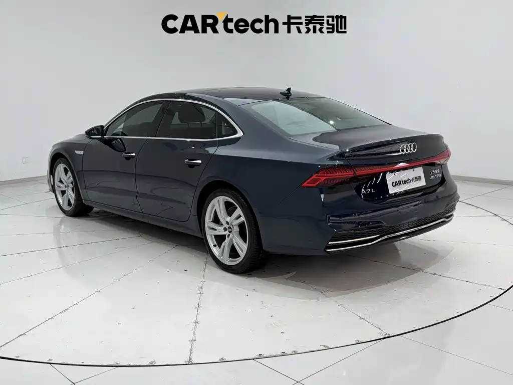 Фото 7 - Audi A7L