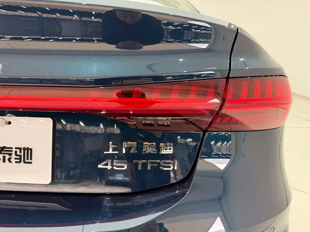Фото 10 - Audi A7L
