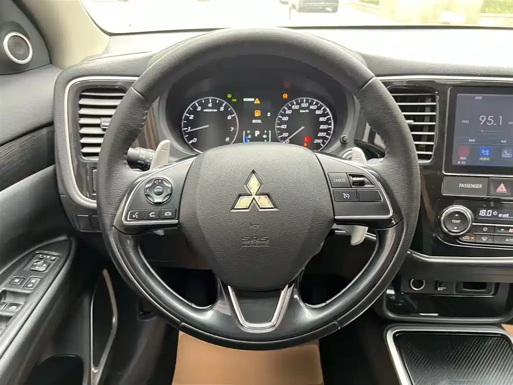 Mitsubishi Outlander 2018 2.4L 4WD Elite Edition 5-seater фото 11