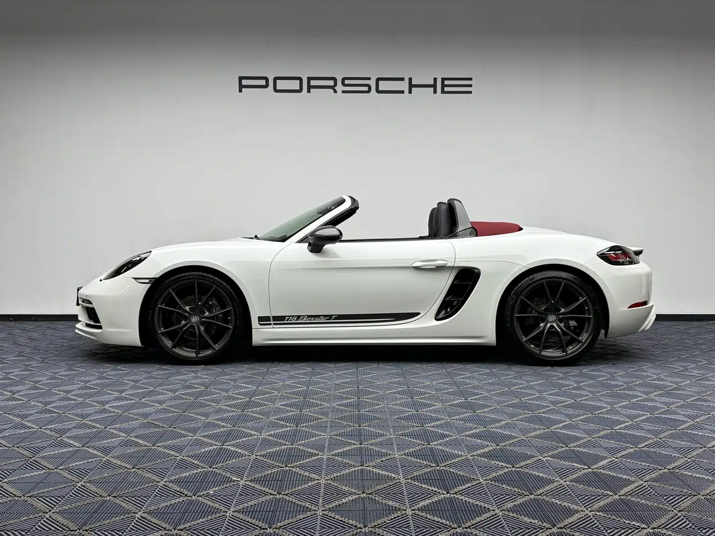 Porsche 718 2019 Boxster T 2.0T фото 3