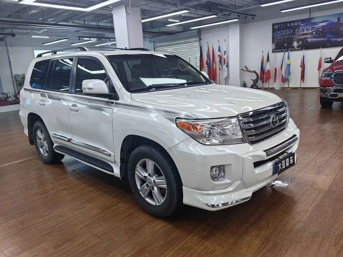 Toyota Land Cruiser (Import) фото 3