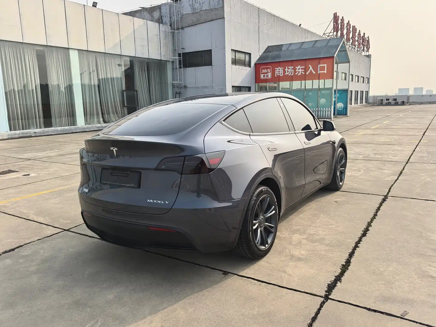 TESLA MODEL Y