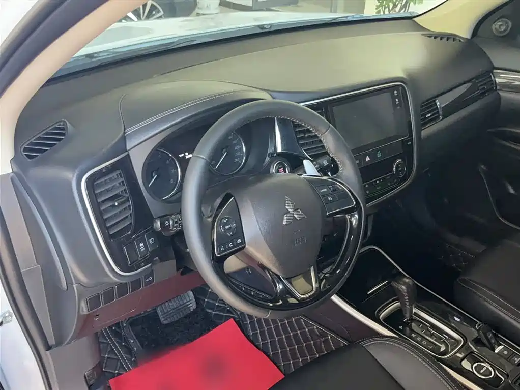 Mitsubishi Outlander 2019 2.4L 4WD Deluxe Edition 5-Seater China VI фото 5