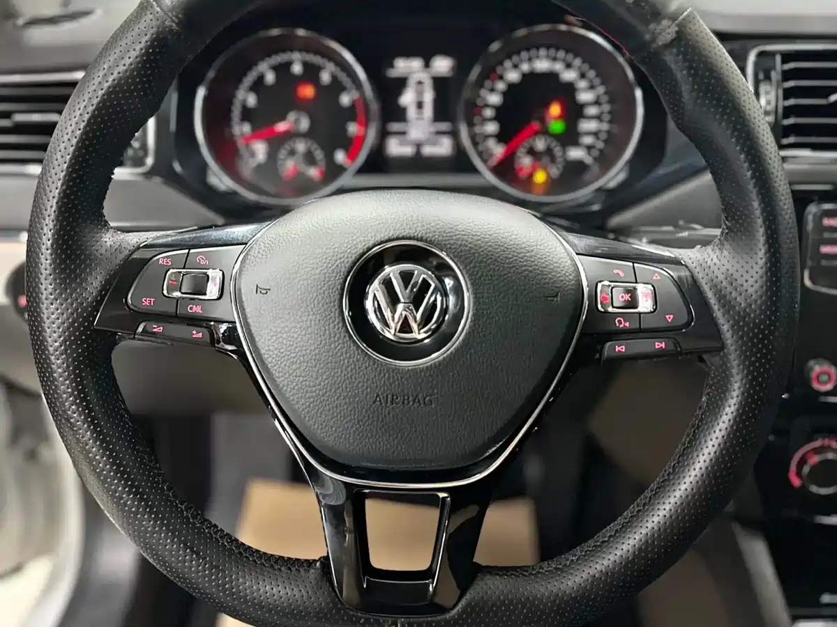 Volkswagen Sagitar 2018 280TSI DSG Spark Edition фото 9