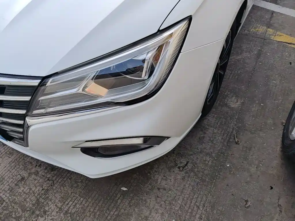 Фото 24 - Roewe i5