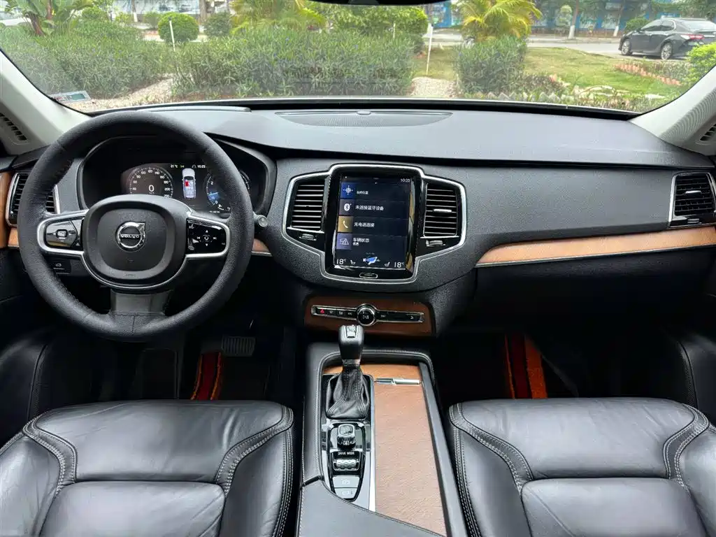 Фото 11 - Volvo XC90