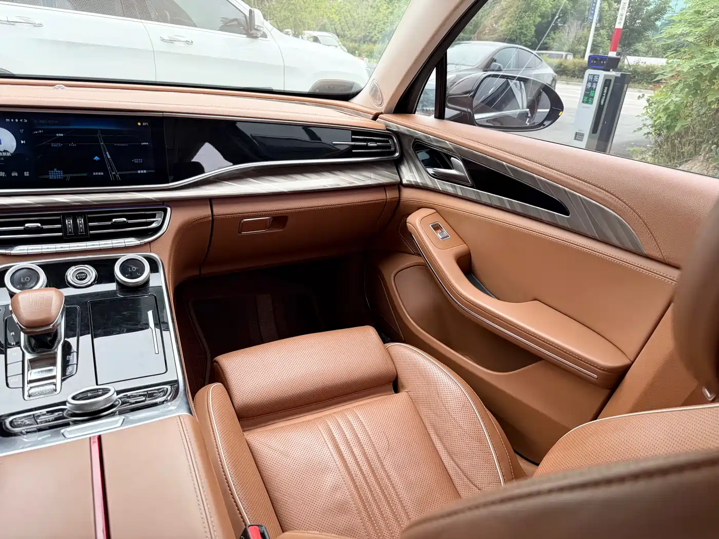 Hongqi H9 2020 2.0T Smart Connection Qi Xiang Edition фото 9