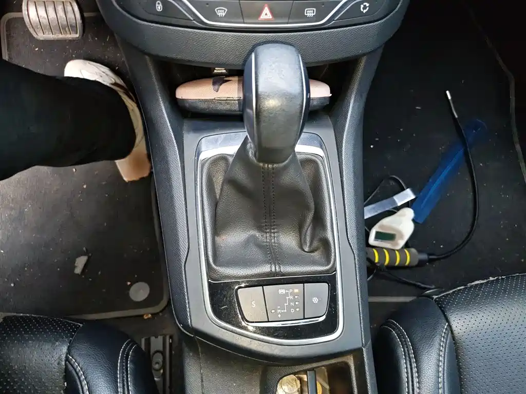 Peugeot 308S 2015 1.2T Auto Dynamic Edition фото 9