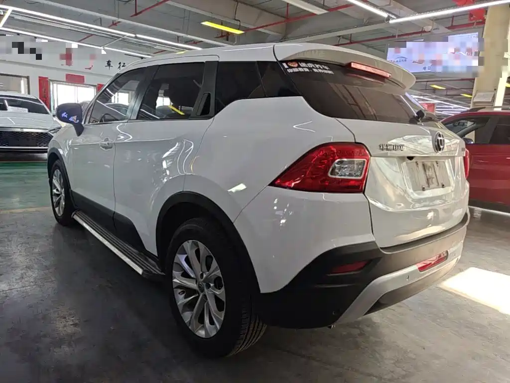 Фото 5 - Zhonghua V3