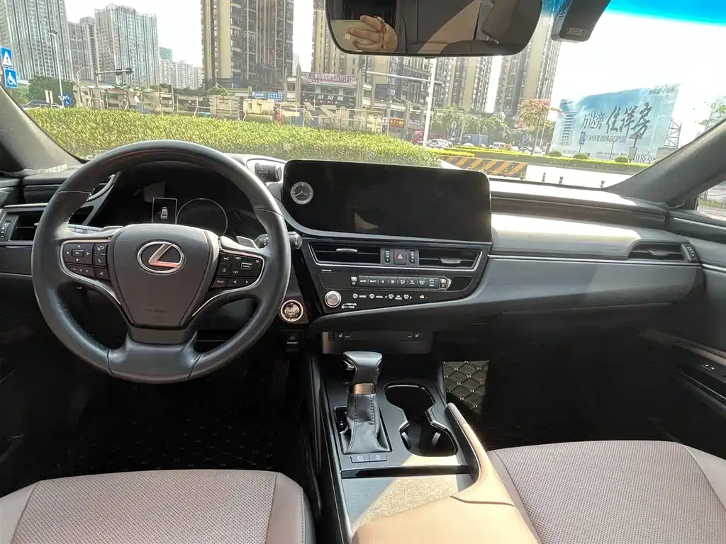 Lexus ES 2022 200 Excellence Edition фото 14