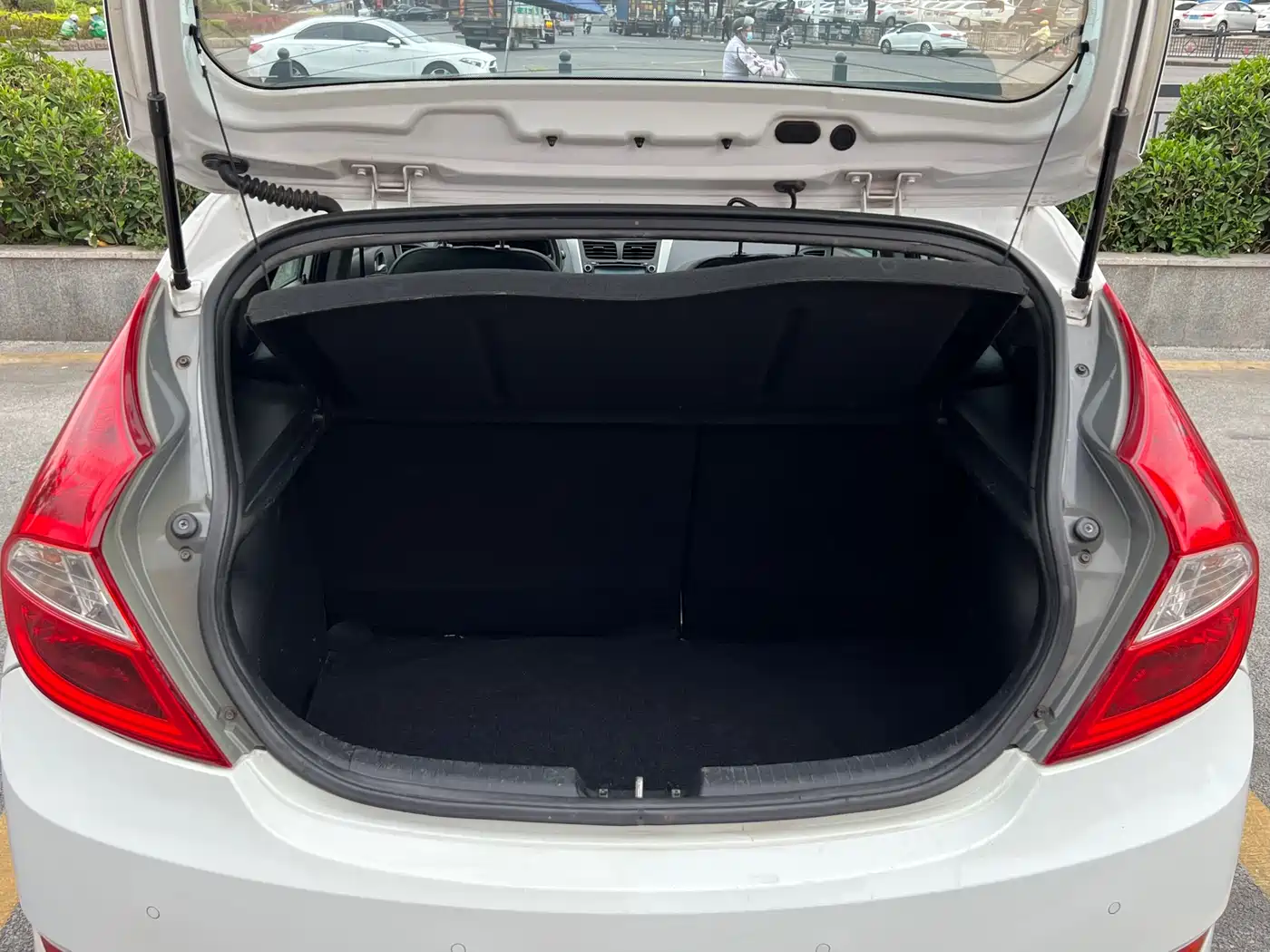 Hyundai Reina 2014 Model 1.4L Automatic GLX фото 19