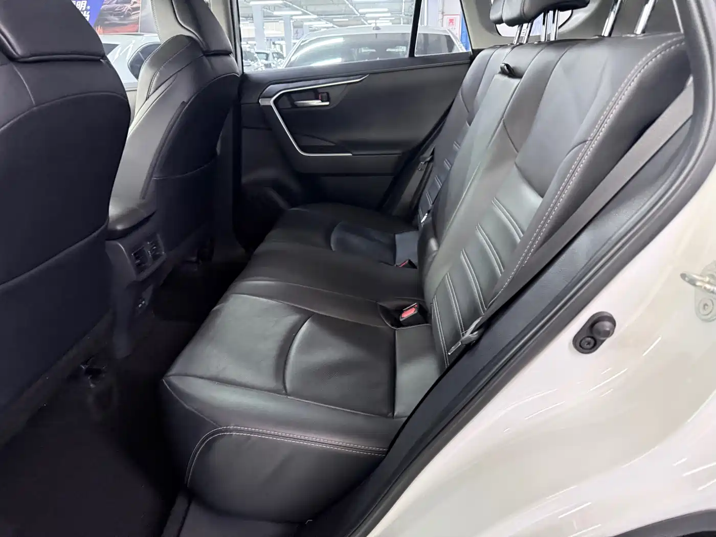 Toyota Wildlander 2023 2.0L CVT FWD Luxury PLUS фото 10