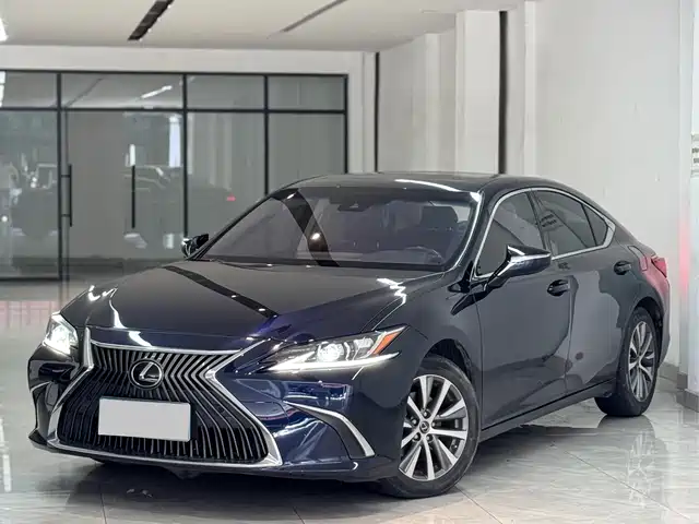 Lexus ES 2020