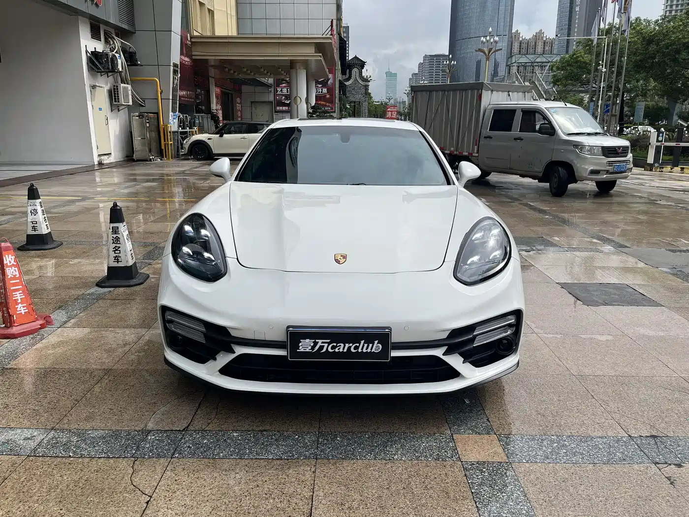 Porsche Panamera 2011 2010 Panamera 4 3.6L