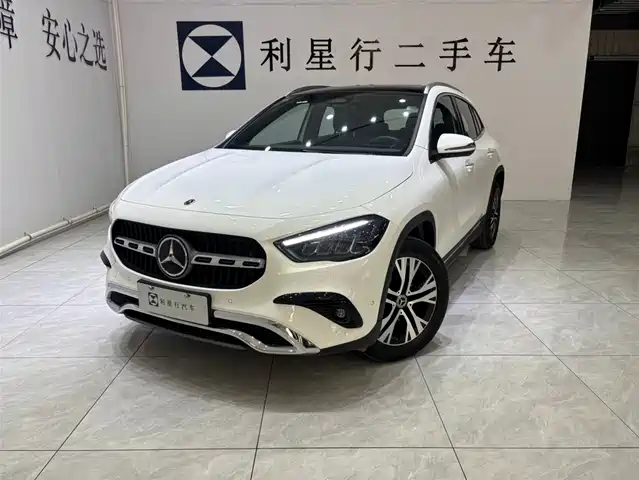 MERCEDES-BENZ GLA