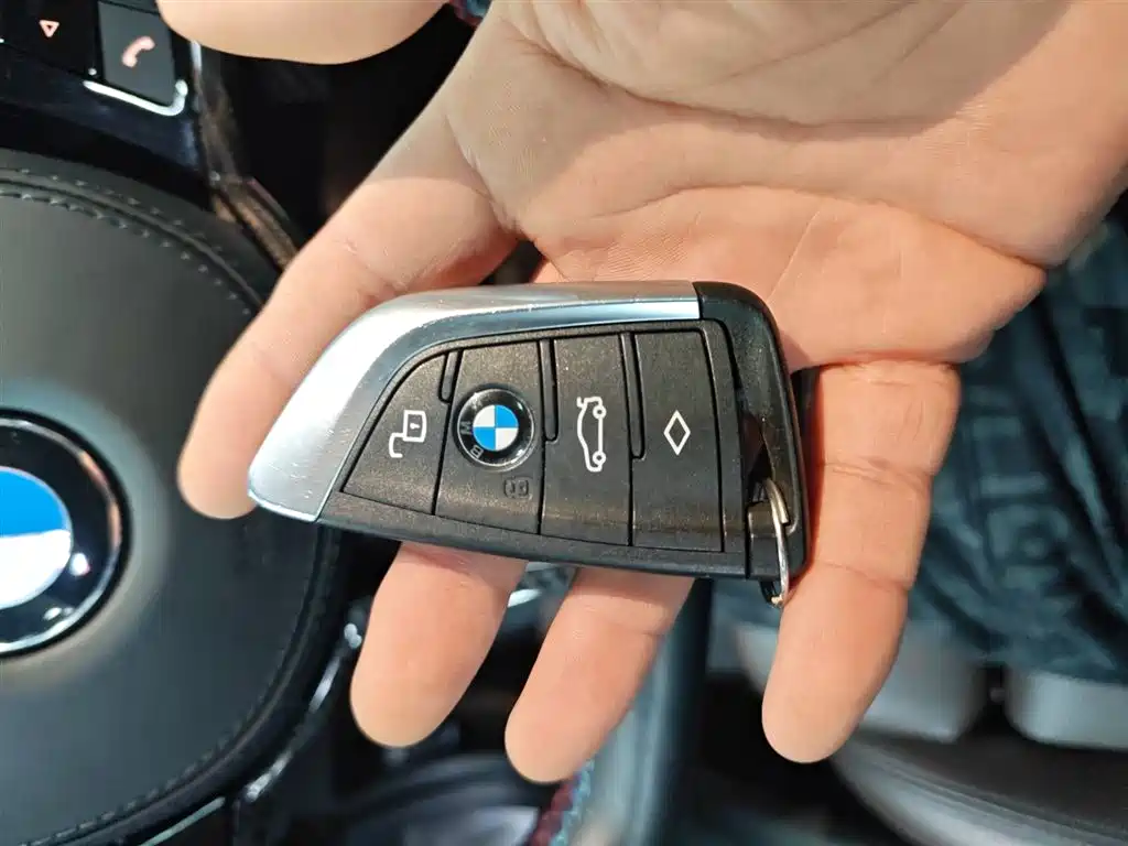 BMW 3 Series 2023 330i M Sport Shadow Edition фото 17