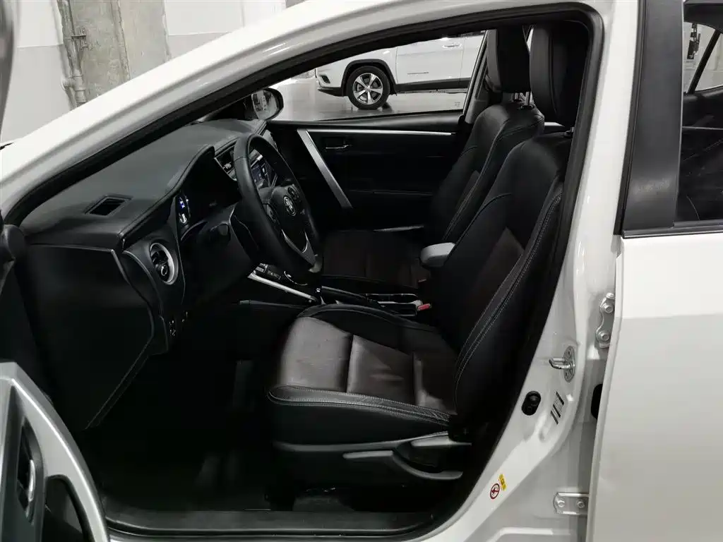 Toyota Corolla 2018 Hybrid 1.8L E-CVT Smart Edition фото 10