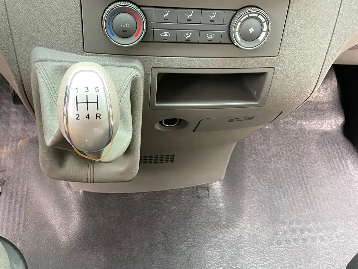 JAC Motors Star锐 2023 2023 2.0T 5 Series Express Edition 6/7-seater D20TCIF1