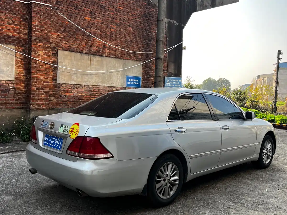Toyota Crown 2008 2.5L 5th Anniversary Edition фото 4