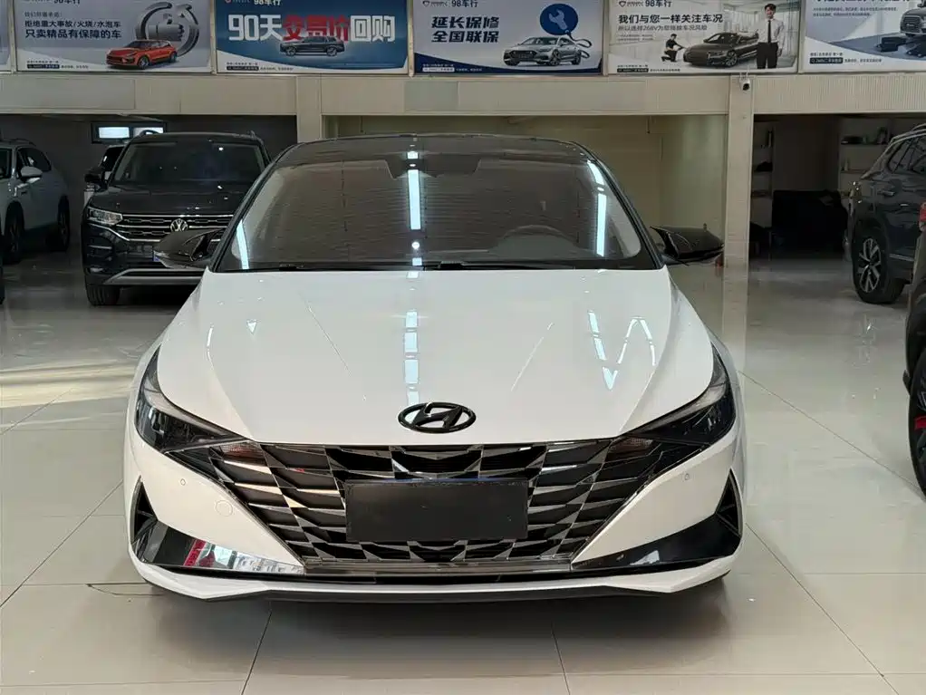 HYUNDAI ELANTRA