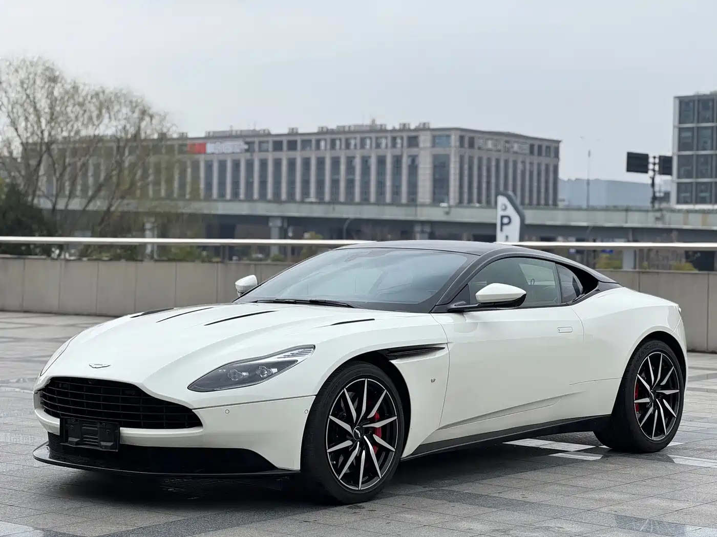 Aston Martin DB11 2017 2016 5.2T Launch Edition