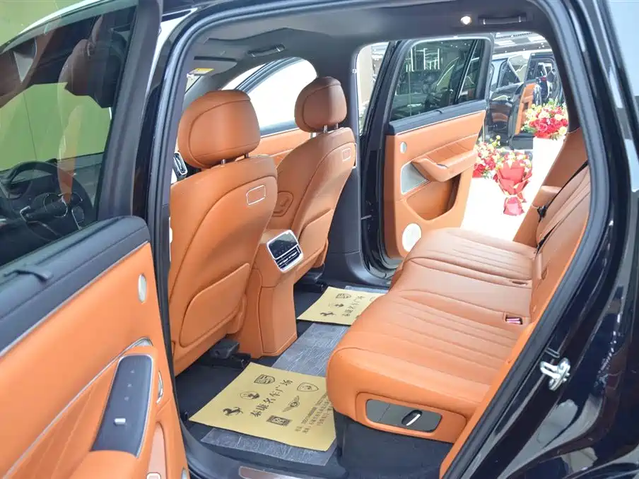 AITO Wenjie AITO M8 2025 Extended Range Max 37kWh 5-Seater фото 5