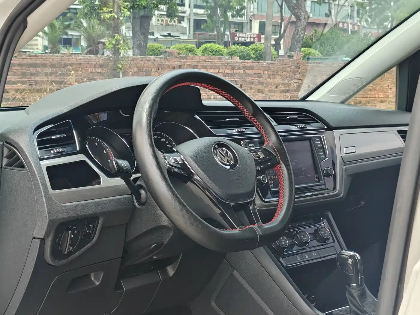 Volkswagen Touran 2018 Touran L 280TSI DSG Comfort 7-seater China V фото 10