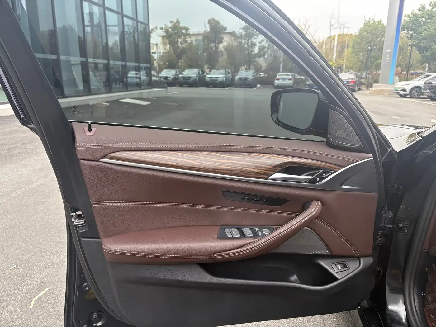 BMW 5 Series 2023 530Li Leading Luxury Package фото 5