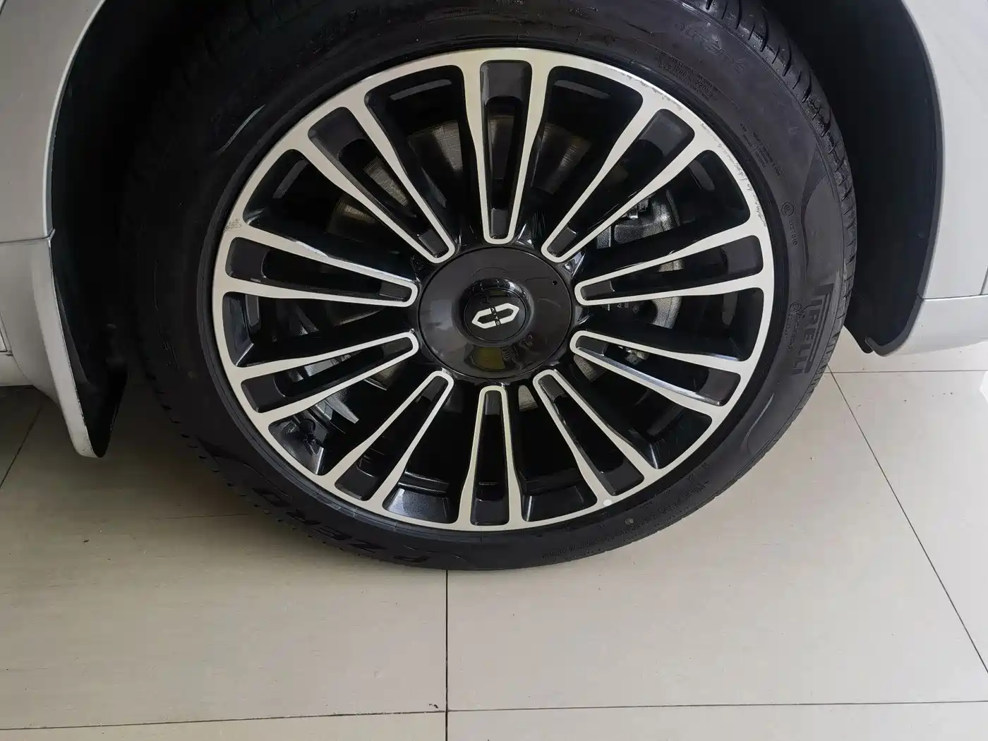 AITO Wenjie AITO M7 2024 1.5T Smart Drive RWD Ultra 6-seater фото 15