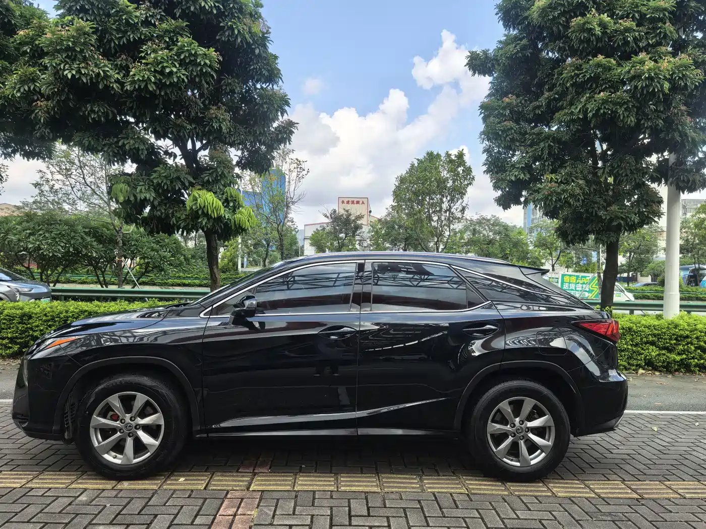Фото 2 - Lexus RX