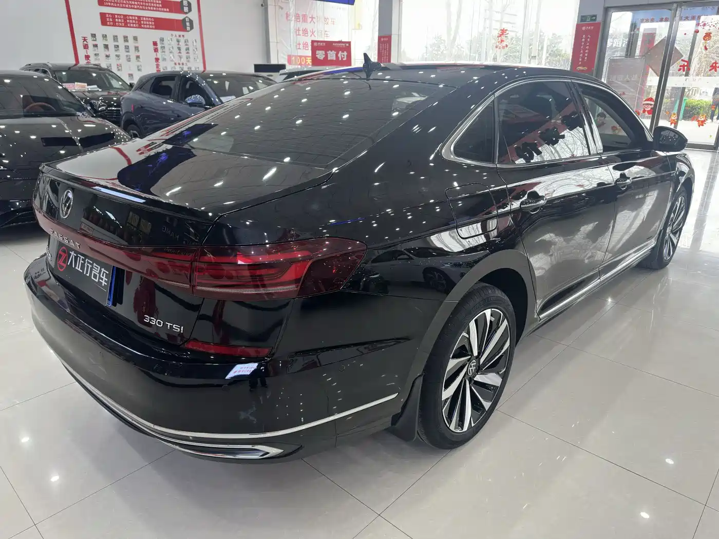 Volkswagen Passat 2022 330TSI Starlight Luxury Edition фото 5