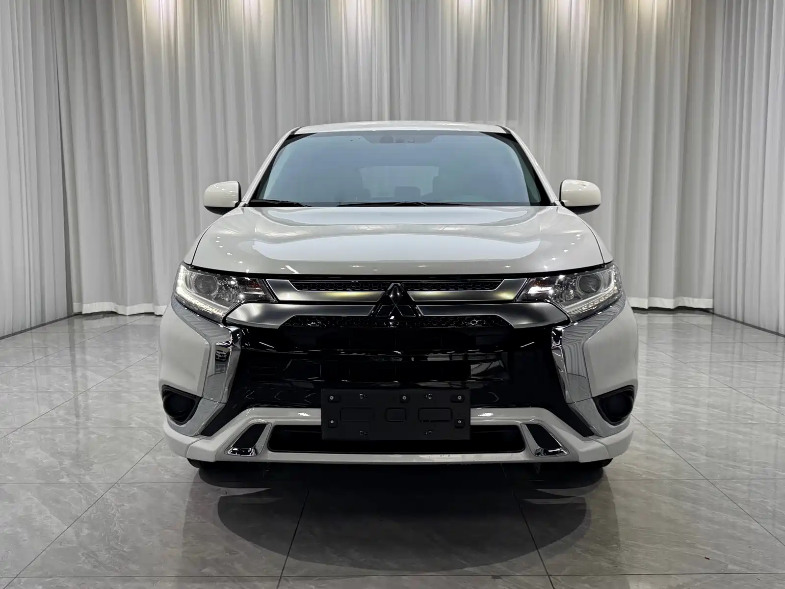 Фото 3 - Mitsubishi Outlander