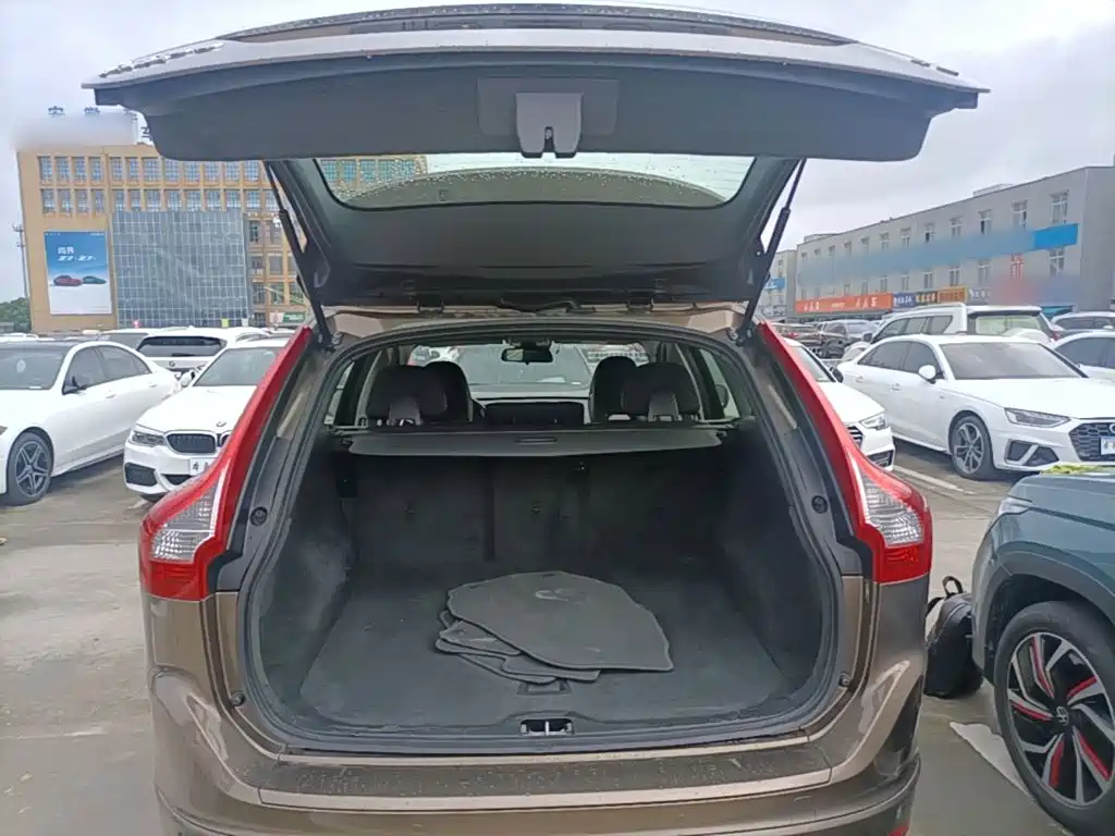 Фото 19 - Volvo XC60