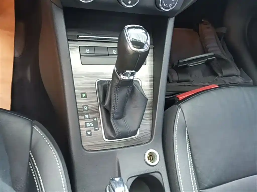 Škoda Octavia 2017 1.6L Automatic Smart Edition фото 14
