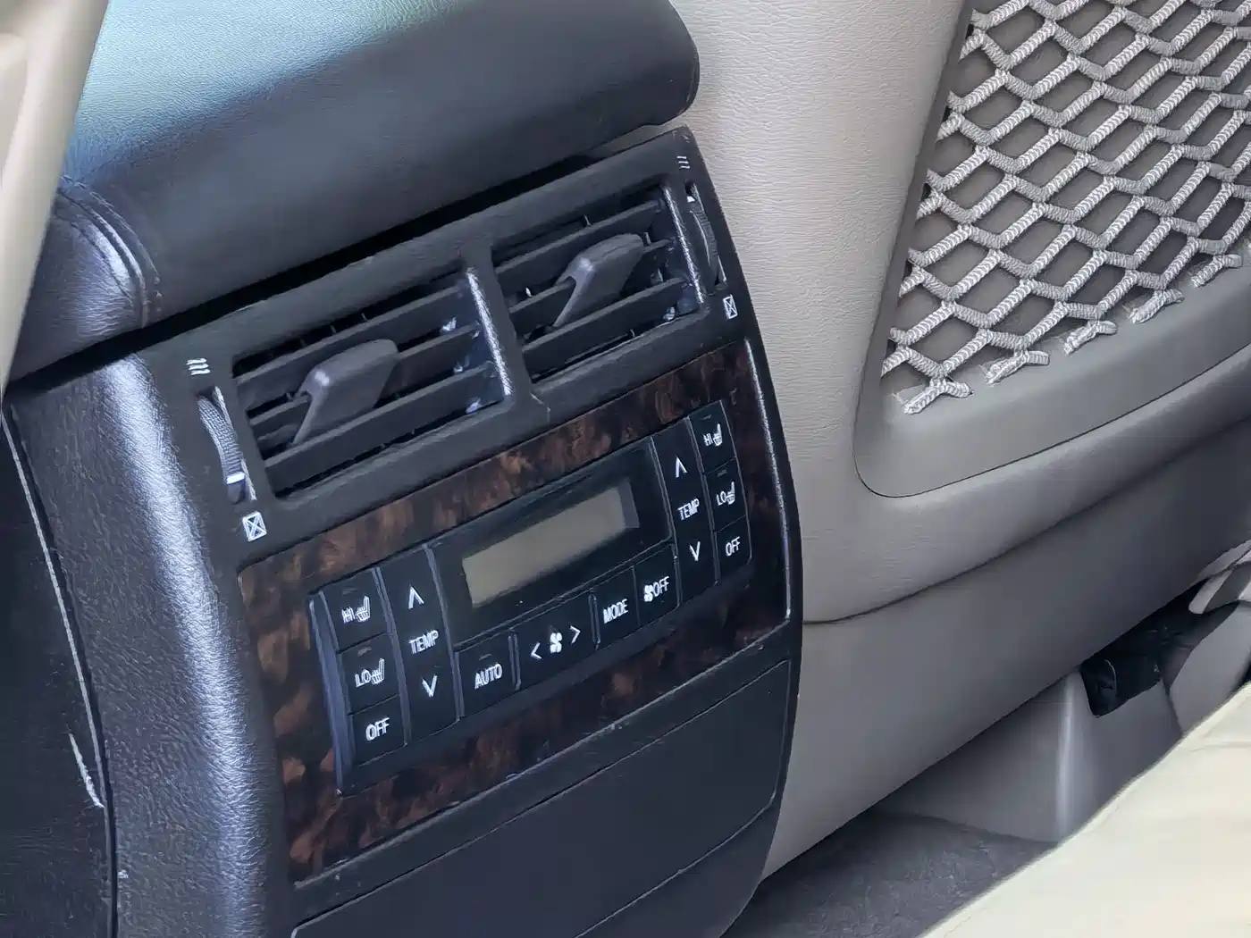 Toyota Land Cruiser 2010 Model 4.7L Automatic VX фото 17