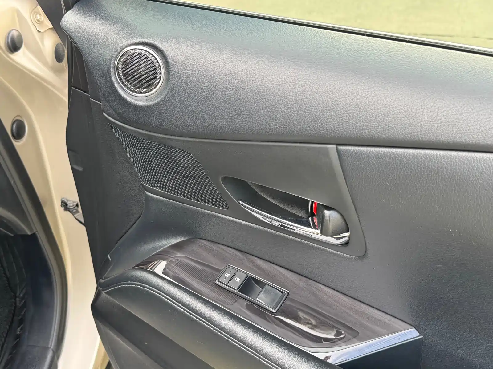 Photo 29 - Lexus RX Classic
