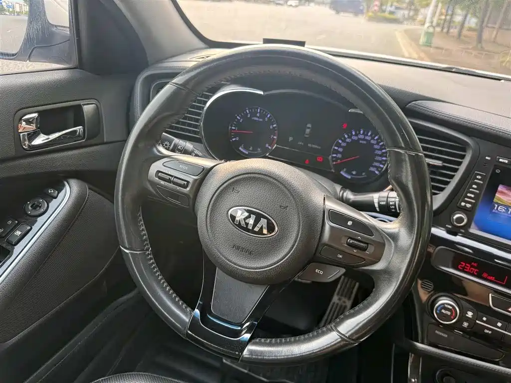 Kia K5 2015 2.0L Automatic LUX фото 6
