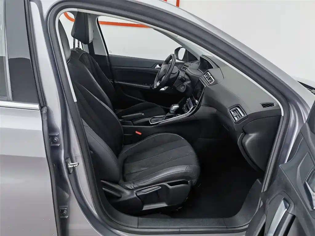 Peugeot 308 2016 1.6L Automatic Luxury фото 23