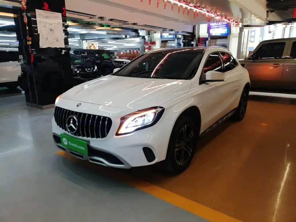 Mercedes-Benz GLA 2018 GLA 200 Fashion фото 2
