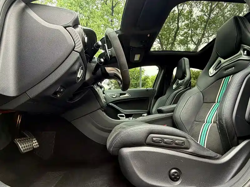 Mercedes-Benz A-Class AMG (Import) 2016 AMG A 45 4MATIC фото 7