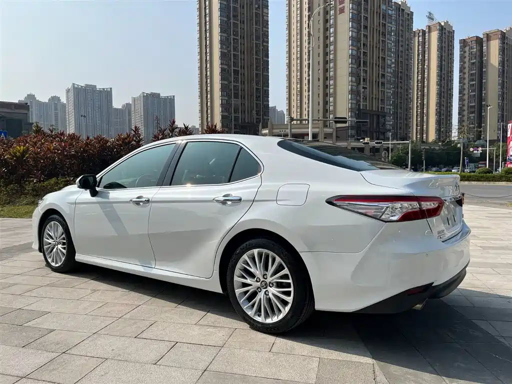 Toyota Camry 2018 2.5G Luxury Edition фото 4