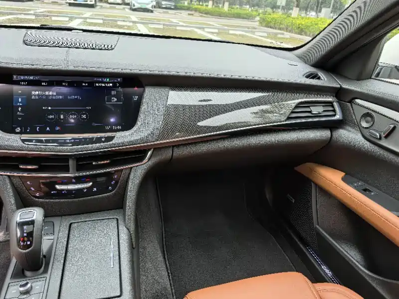 Cadillac CT6 2019 28T Luxury Model фото 10