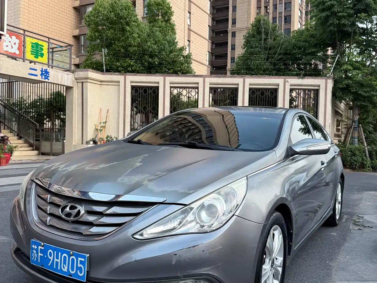 Hyundai Sonata 2011 2.0L Auto Leading Edition